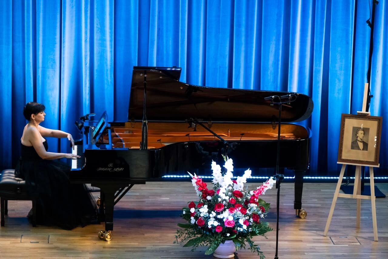 Azərbaycanlı pianoçunun Varşavadakı konserti Polşa dinləyicilərini heyran etdi