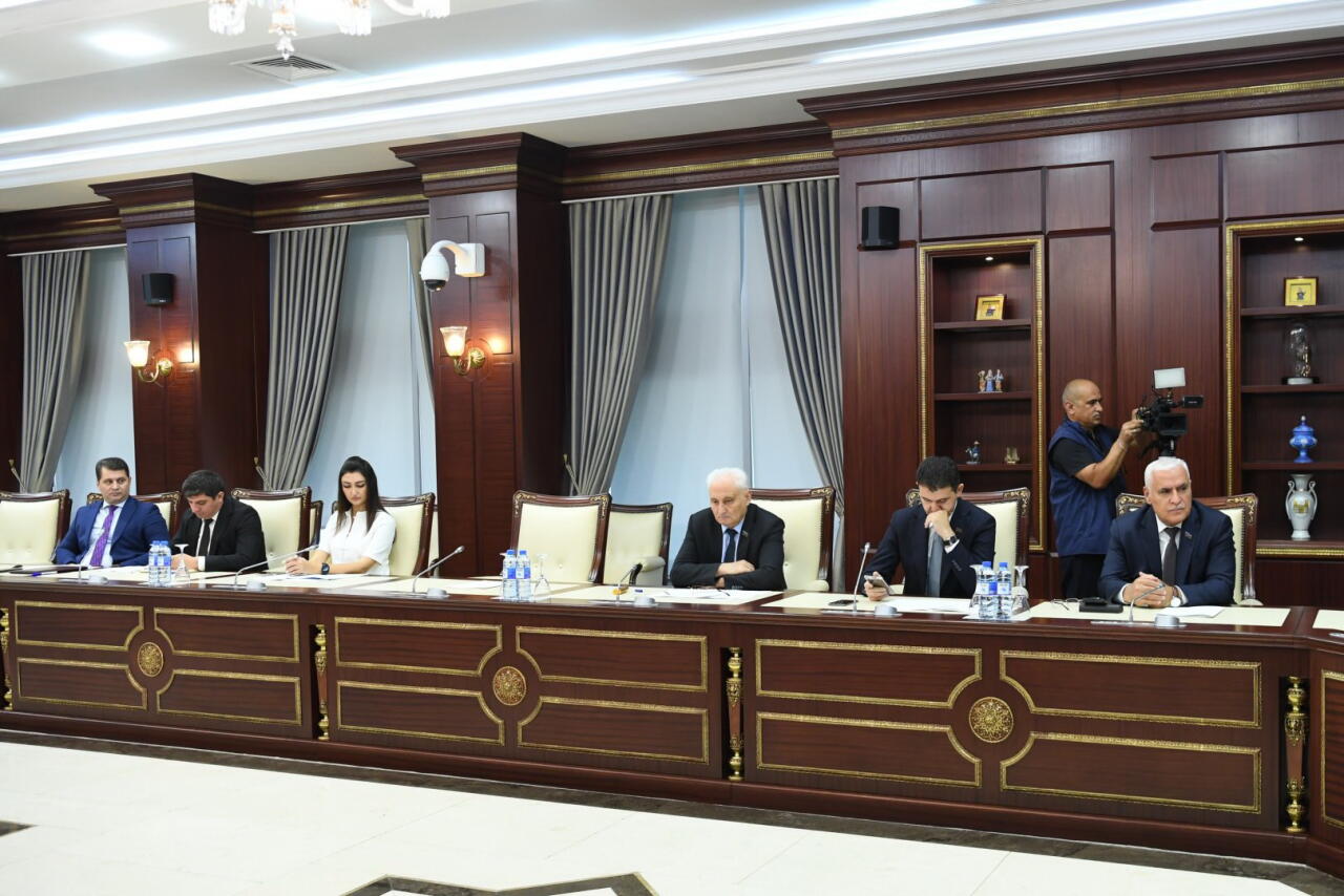 Milli Məclisin İnsan hüquqları komitəsində payız sessiyasının ilk iclası keçirilib