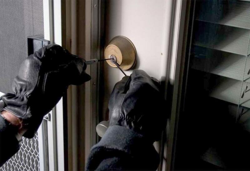 В Баку раскрыли кражу золота и денег на 10 тысяч манатов