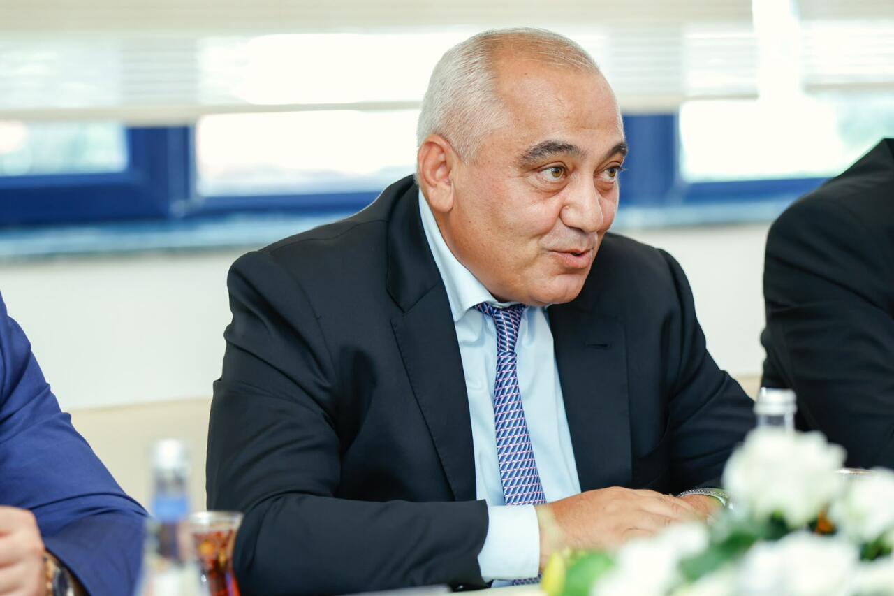 APEPEA yüksək balla Baytarlıq təbabəti fakültəsini seçmiş gəncə təqaüd ayırıb