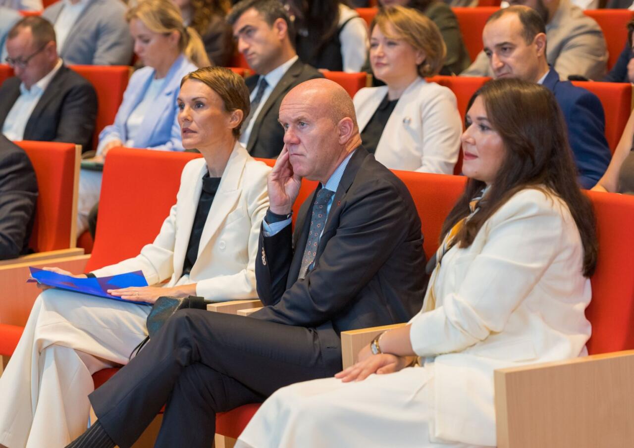 При поддержке PASHA Holding и SOCAR состоялась церемония открытия образовательной программы IE University «AZEMBA»