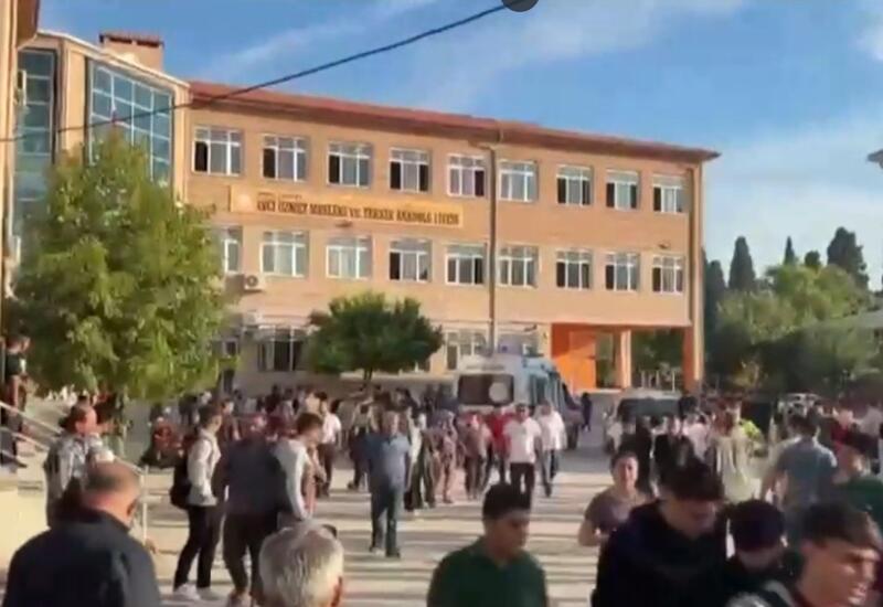 Türkiyədə liseyə silahlı hücumda yaralananların sayı artır