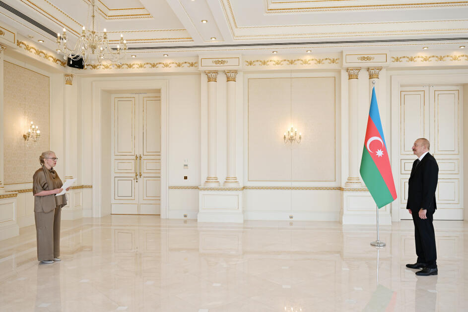 Prezident İlham Əliyev İsveçin Azərbaycanda yeni təyin olunmuş səfirini qəbul edib