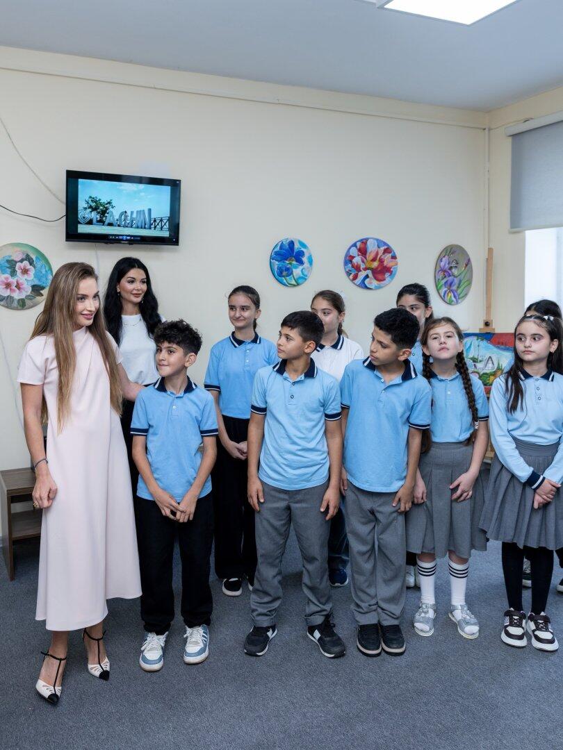 Alyona Əliyeva 3 nömrəli xüsusi təhsil müəssisəsini ziyarət edib