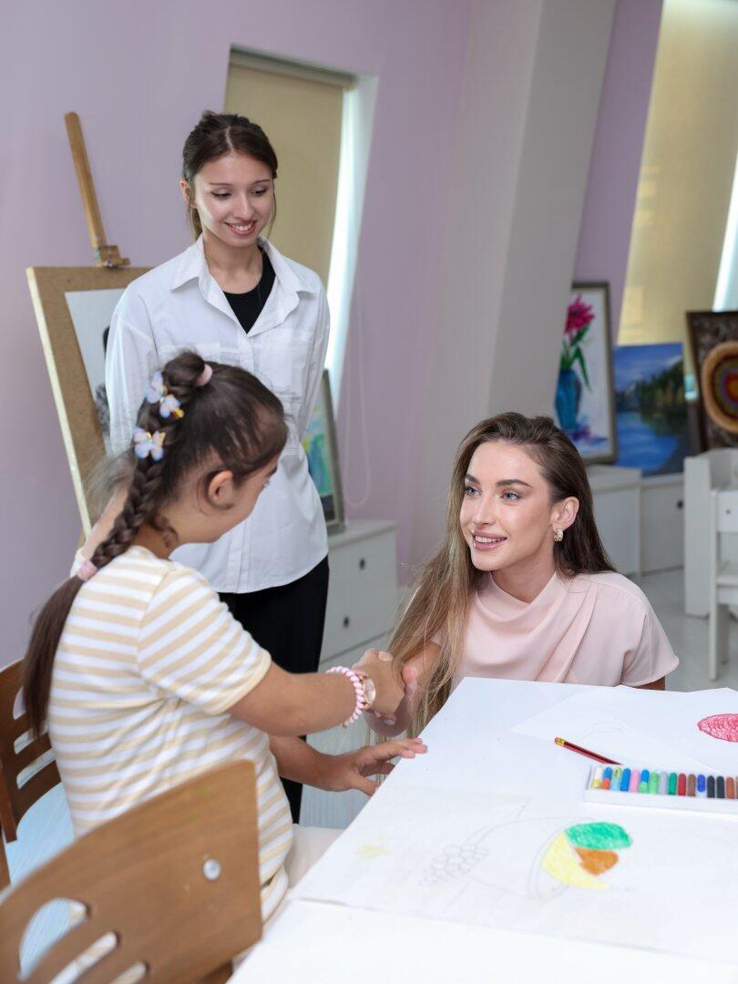 Alyona Əliyeva xüsusi qayğıya ehtiyacı olan uşaqlar üçün mərkəzdə olub