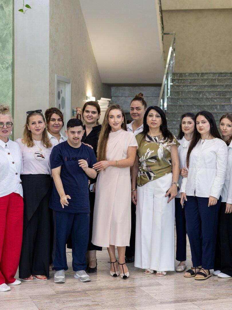 Alyona Əliyeva xüsusi qayğıya ehtiyacı olan uşaqlar üçün mərkəzdə olub