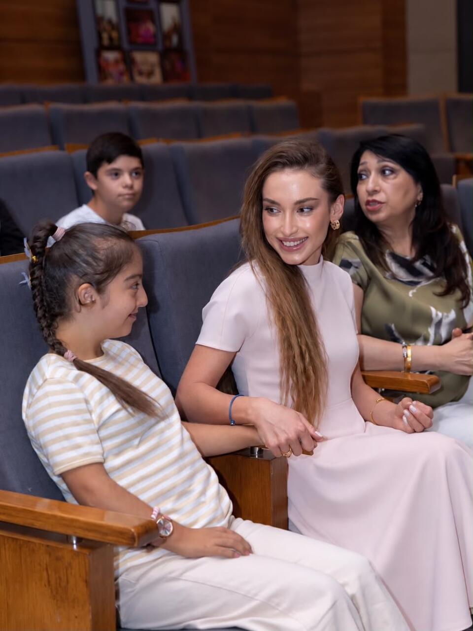 Alyona Əliyeva xüsusi qayğıya ehtiyacı olan uşaqlar üçün mərkəzdə olub