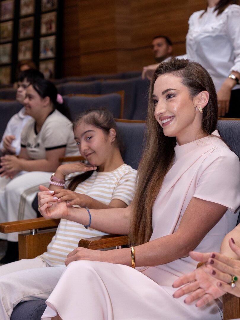 Alyona Əliyeva xüsusi qayğıya ehtiyacı olan uşaqlar üçün mərkəzdə olub
