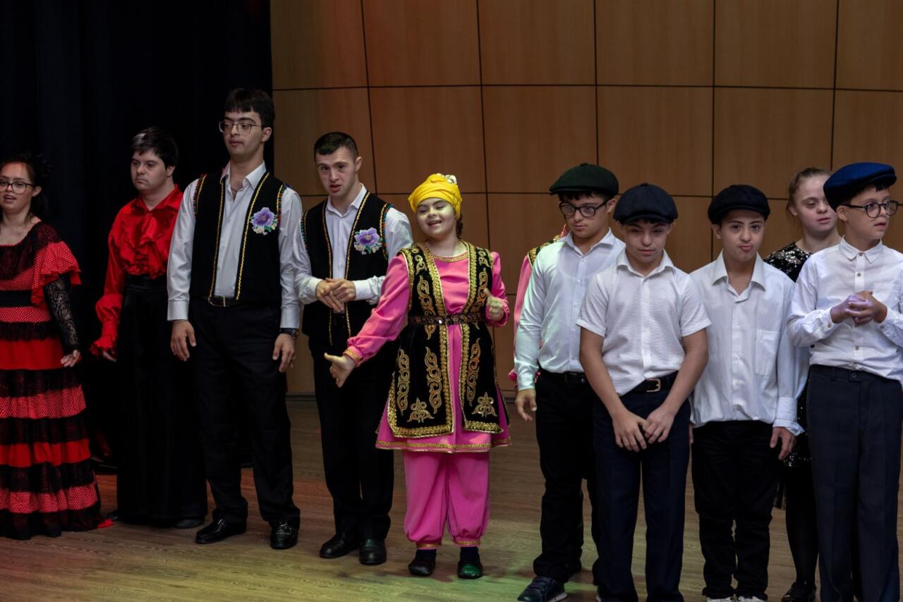 Alyona Əliyeva xüsusi qayğıya ehtiyacı olan uşaqlar üçün mərkəzdə olub
