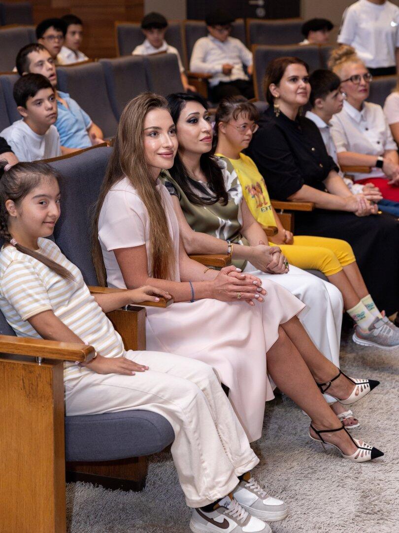 Alyona Əliyeva xüsusi qayğıya ehtiyacı olan uşaqlar üçün mərkəzdə olub