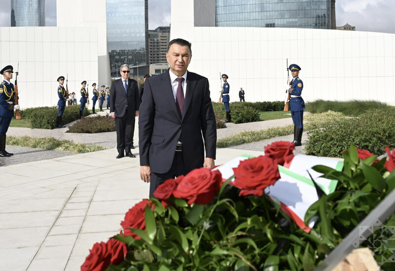 Премьер-министр Таджикистана посетил в Баку парк Победы