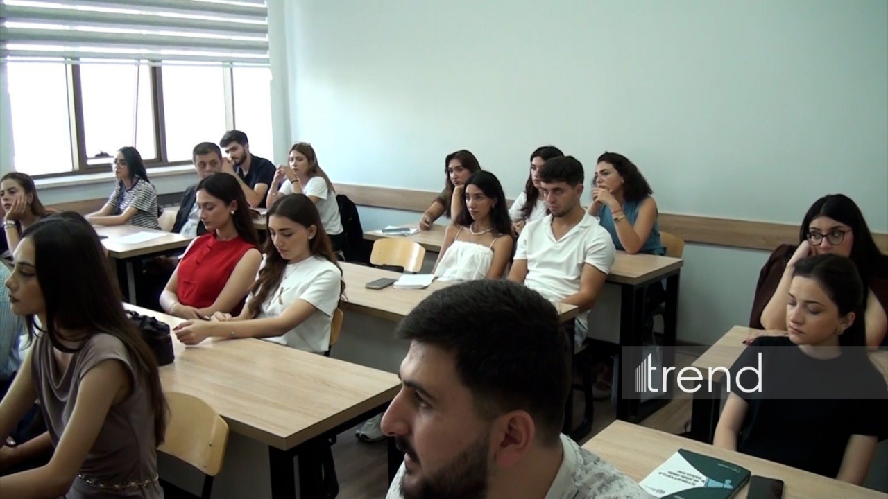 “Zərərli xarici təsirlərə və saxta xəbərlərə qarşı sayıqlığın artırılmasına dəstək” layihəsi çərçivəsində BDU tələbələri ilə görüş keçirilib