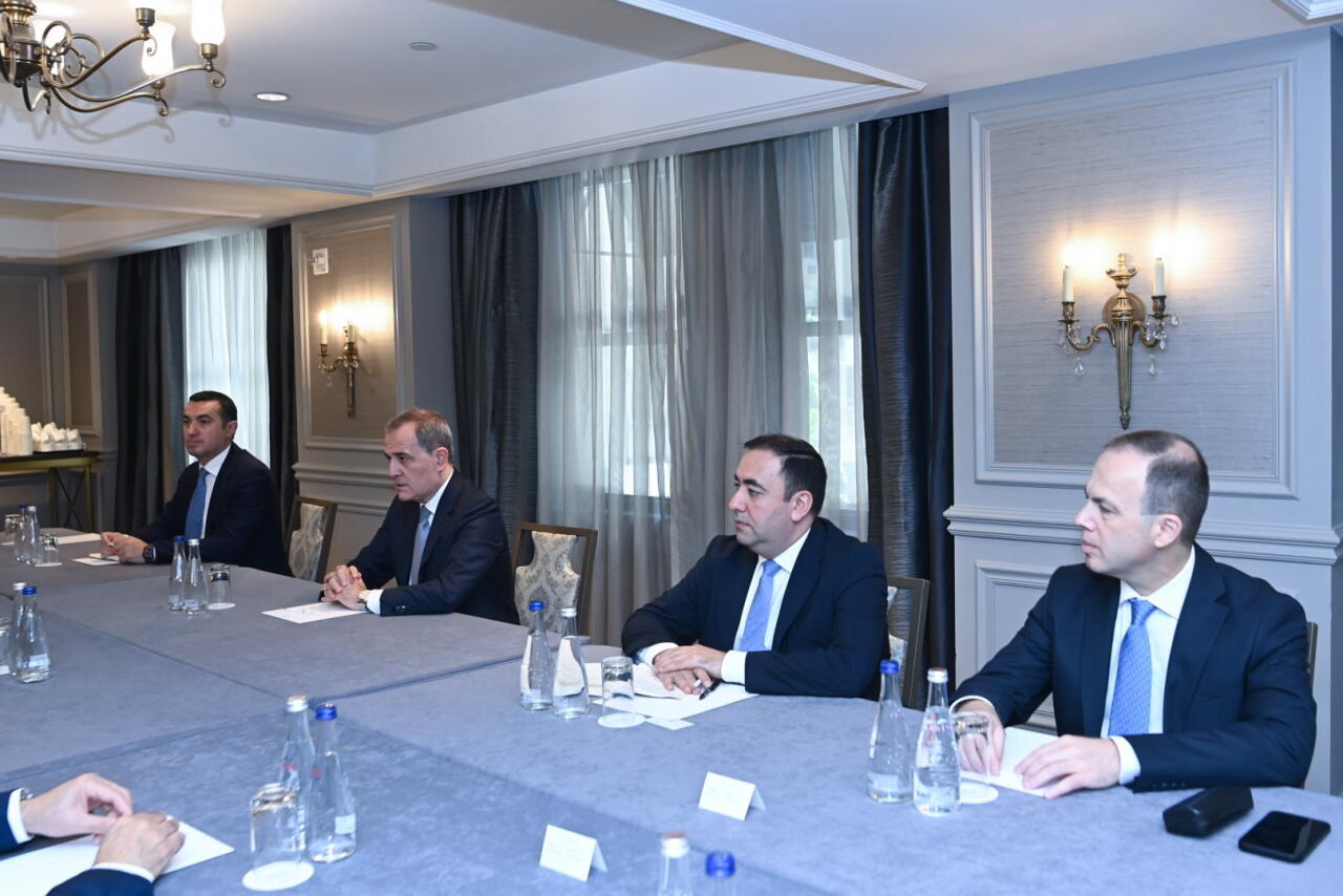 Azərbaycan və Şimali Kipr XİN rəhbərləri regional məsələləri müzakirə ediblər