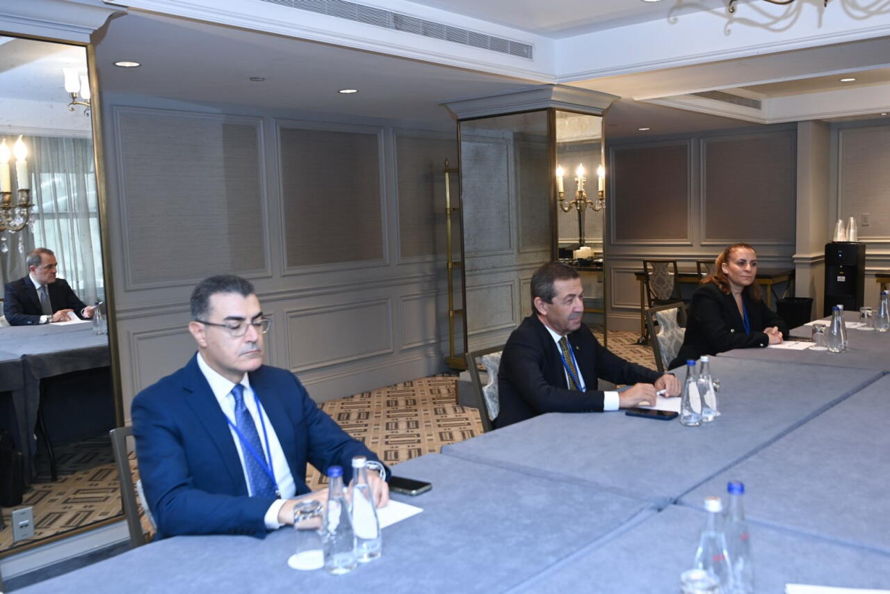 Azərbaycan və Şimali Kipr XİN rəhbərləri regional məsələləri müzakirə ediblər