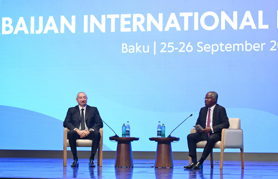 Prezident İlham Əliyev II Azərbaycan Beynəlxalq İnvestisiya Forumu çərçivəsində keçirilən tədbirdə iştirak edir