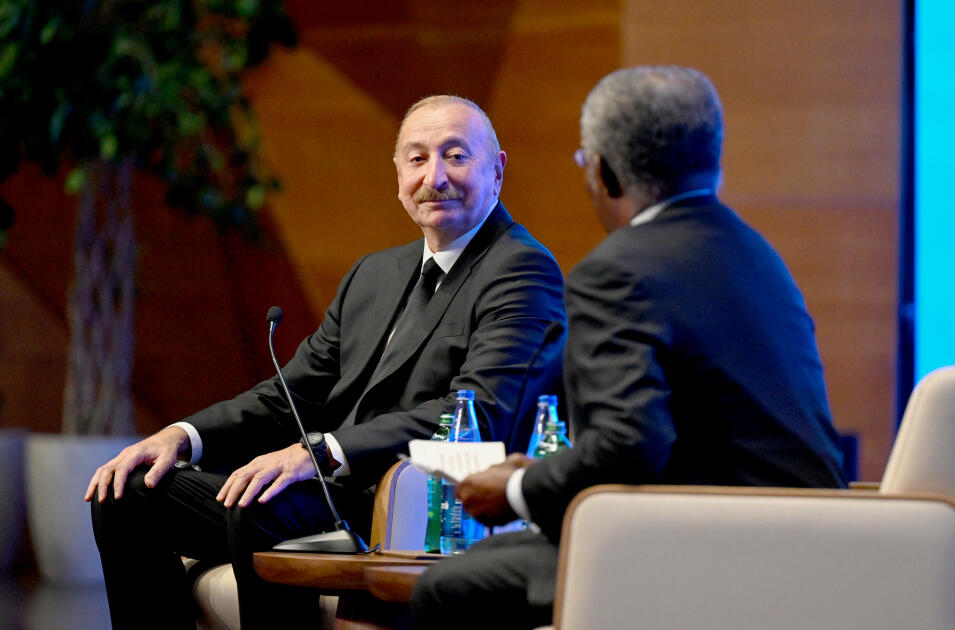 Prezident İlham Əliyev II Azərbaycan Beynəlxalq İnvestisiya Forumu çərçivəsində keçirilən tədbirdə iştirak edir