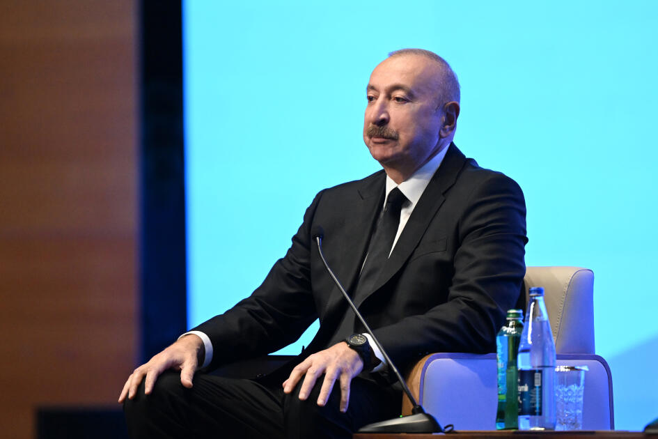 Prezident İlham Əliyev II Azərbaycan Beynəlxalq İnvestisiya Forumu çərçivəsində keçirilən tədbirdə iştirak edir