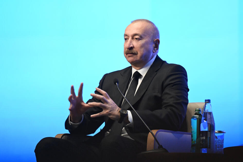 Prezident İlham Əliyev II Azərbaycan Beynəlxalq İnvestisiya Forumu çərçivəsində keçirilən tədbirdə iştirak edir