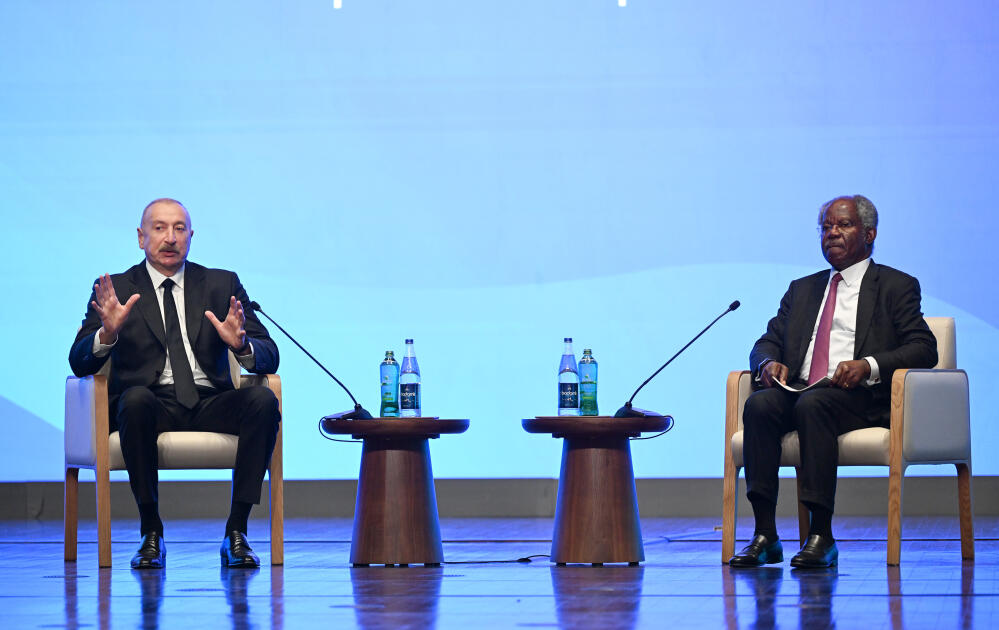 Prezident İlham Əliyev II Azərbaycan Beynəlxalq İnvestisiya Forumu çərçivəsində keçirilən tədbirdə iştirak edir