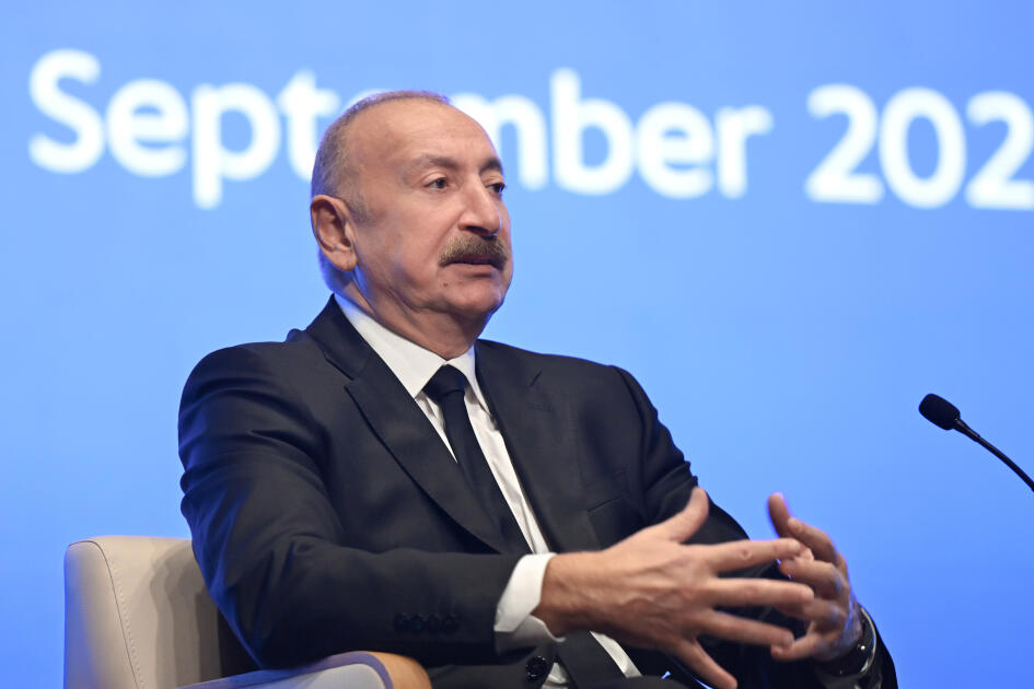 Prezident İlham Əliyev II Azərbaycan Beynəlxalq İnvestisiya Forumu çərçivəsində keçirilən tədbirdə iştirak edir