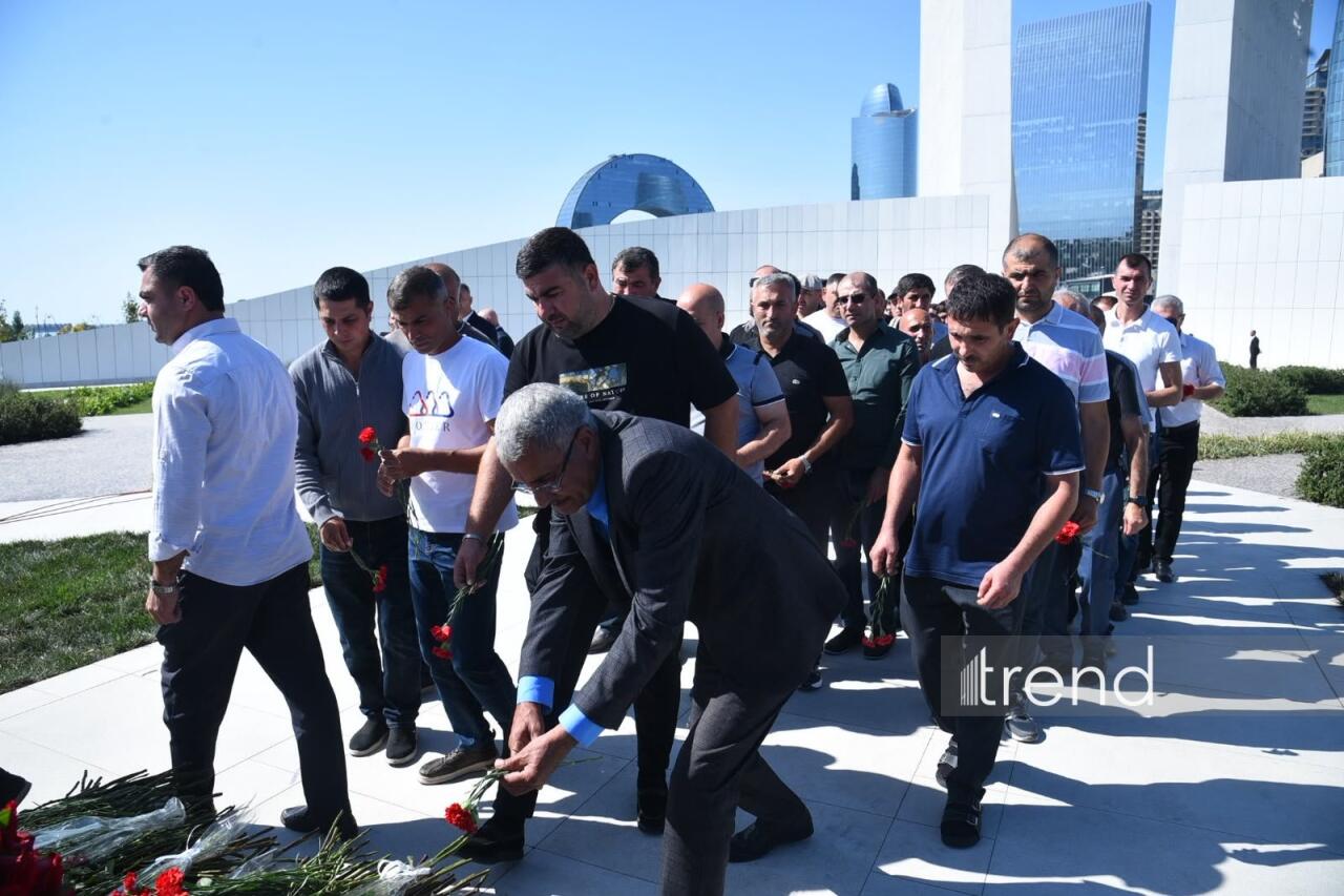 27 Sentyabr – Anım Günü ilə əlaqədar Zəfər Parkına ziyarət başlayıb