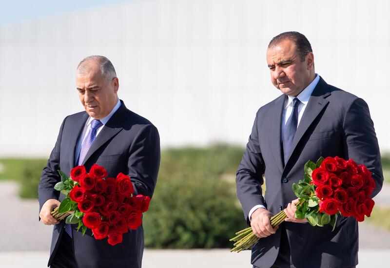 Dövlət Təhlükəsizliyi Xidmətinin və Xarici Kəşfiyyat Xidmətinin rəhbərləri Zəfər parkını ziyarət ediblər