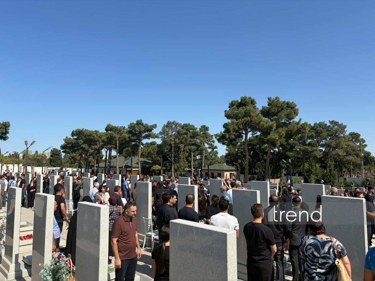 Vətən müharibəsi şəhidlərinin xatirəsi bir dəqiqəlik sükutla anılıb