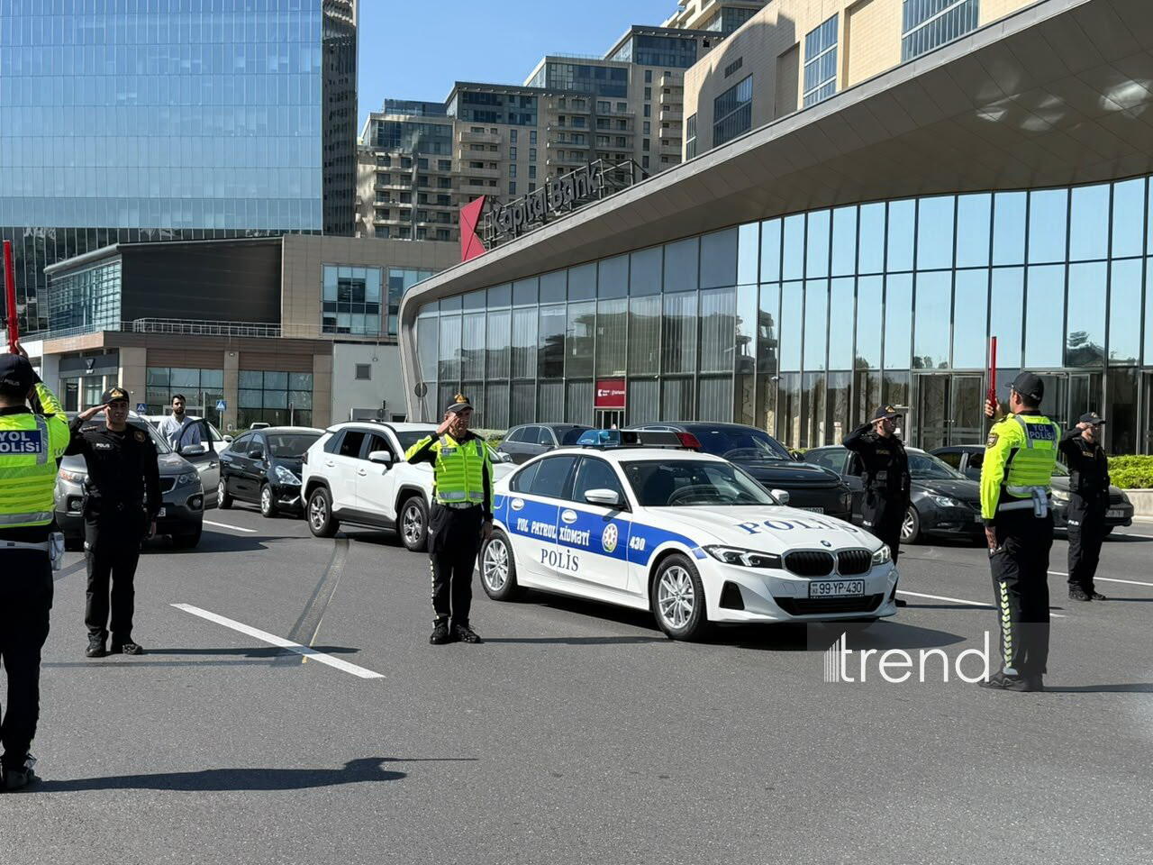 Vətən müharibəsi şəhidlərinin xatirəsi bir dəqiqəlik sükutla anılıb
