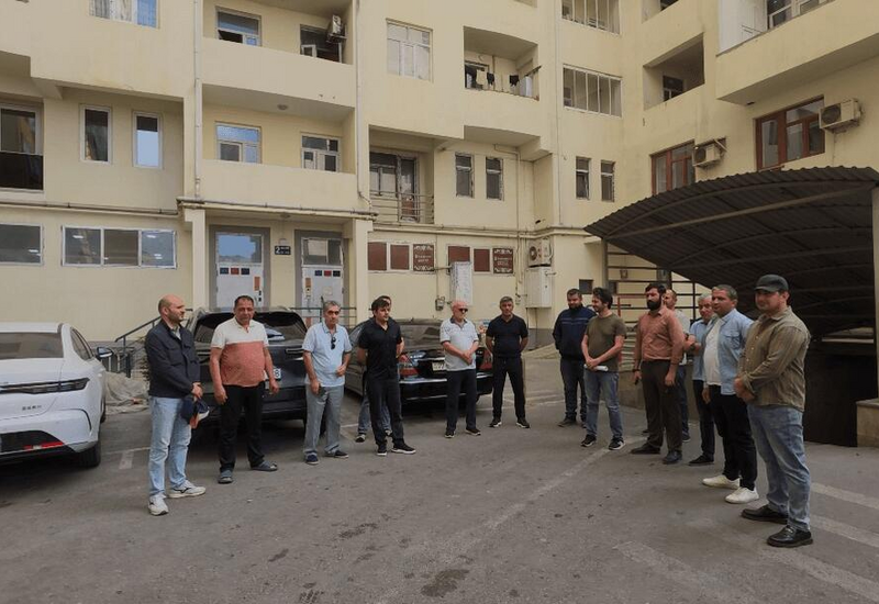 Xırdalanda sakinlər mənzillərinə çıxarış ala bilmirlər