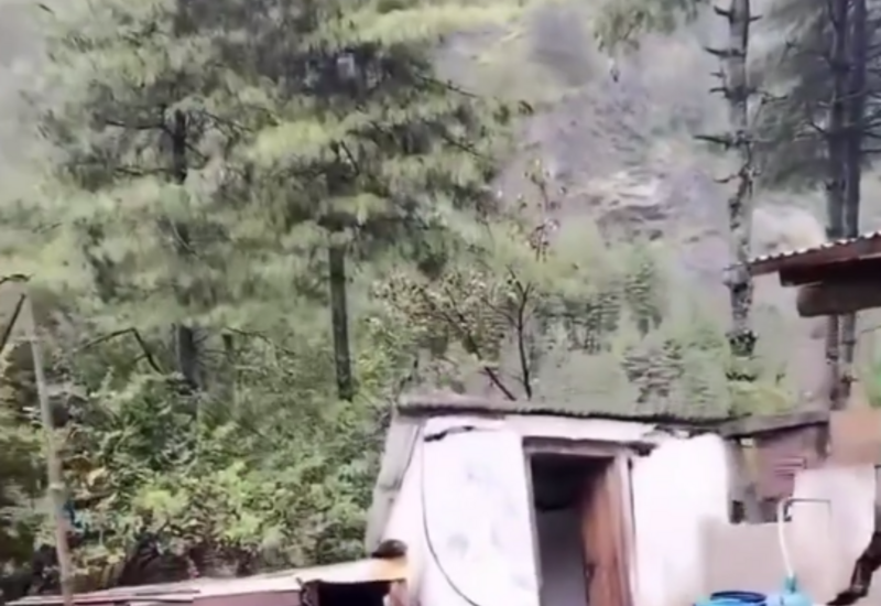 Мощные ливни обрушили гору в Непале