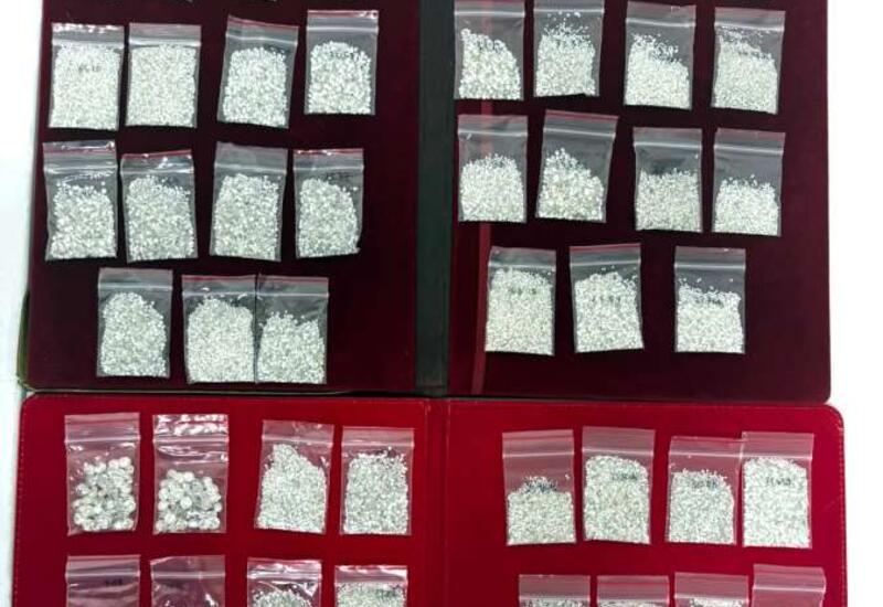 В аэропорту у пассажира нашли бриллианты на 4 млн манатов