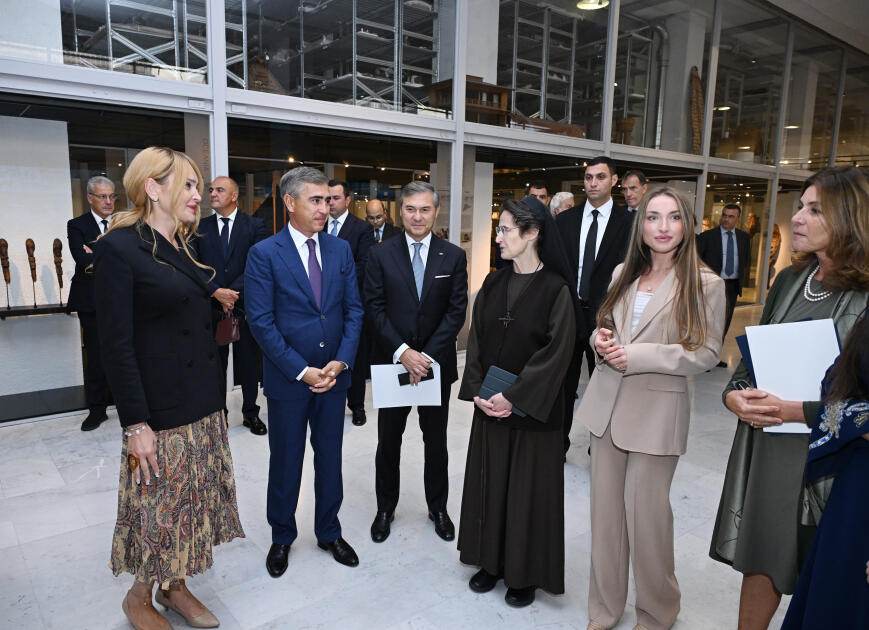 Leyla Əliyeva və Alyona Əliyeva Müqəddəs Taxt-Tacda Azərbaycan xalçaları sərgisinin açılışında iştirak ediblər