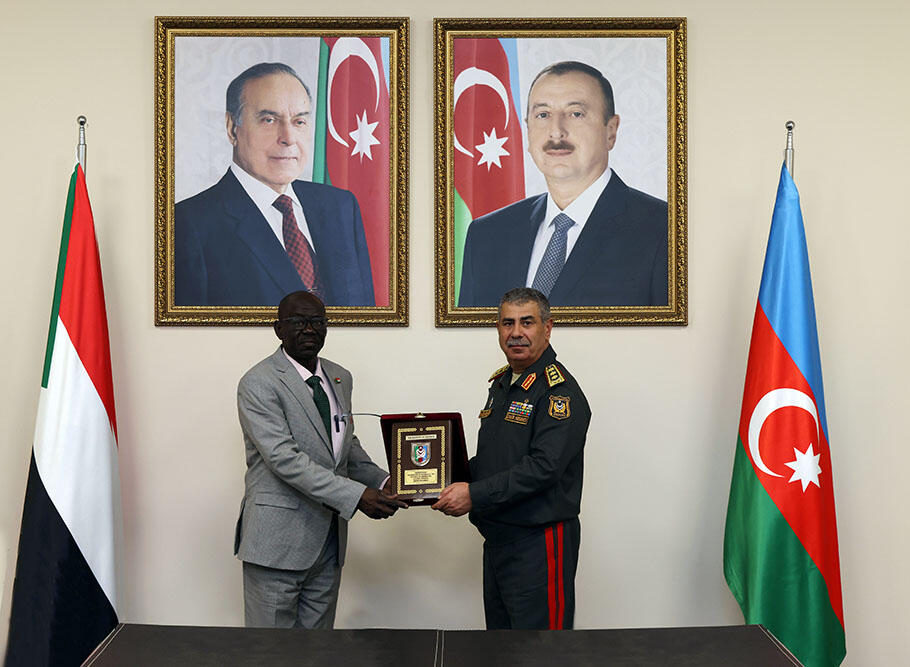Azərbaycanla Sudan arasında hərbi-texniki əməkdaşlığın inkişafı müzakirə edilib