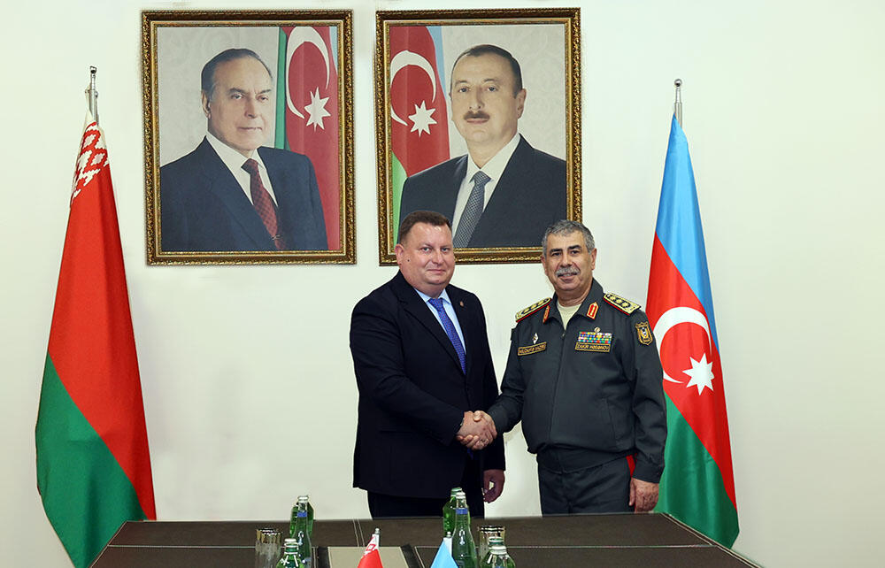 Azərbaycan və Belarus hərbi-texniki əməkdaşlığın inkişaf perspektivlərini müzakirə edib