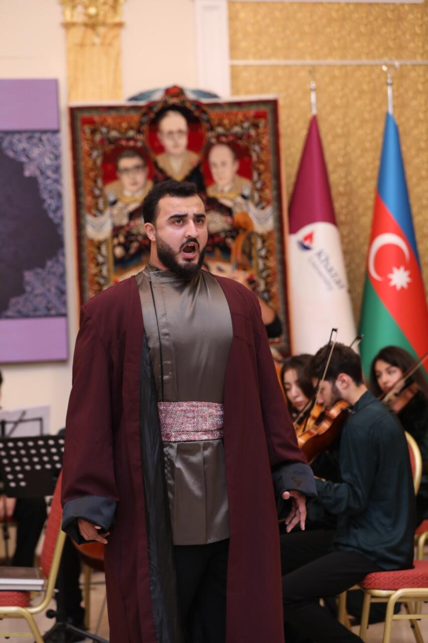 МЕМİМ представил "Жемчужины искусства" в университете "Хазар"