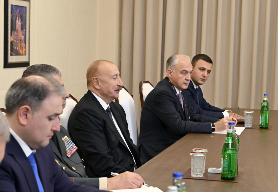 Президент Ильхам Алиев принял государственного министра по вопросам обороны Соединенного Королевства