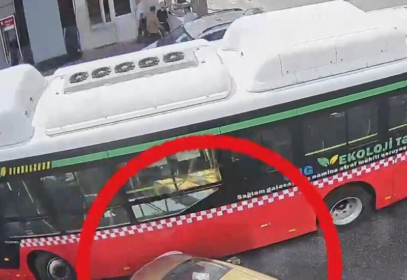 Водителей в Баку призвали не мешать движению автобусов