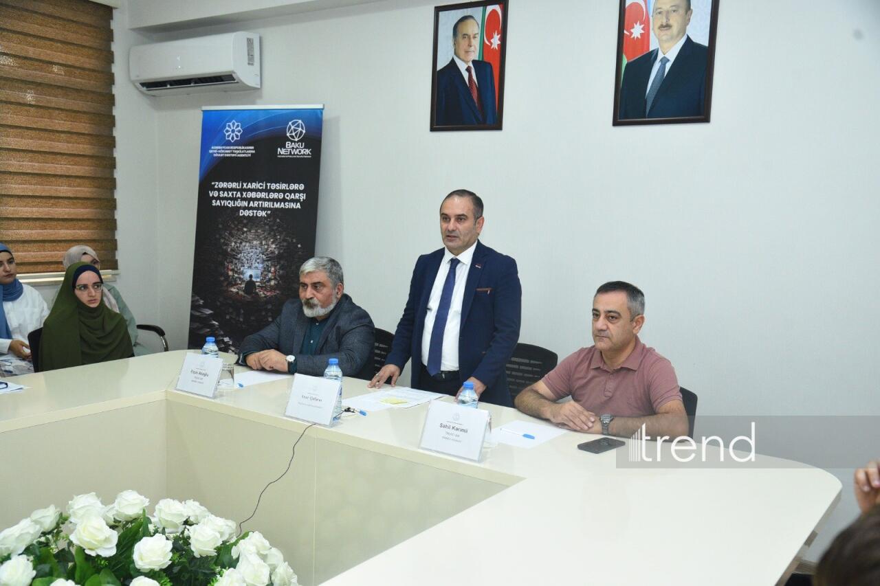 “Zərərli xarici təsirlərə və saxta xəbərlərə qarşı sayıqlığın artırılmasına dəstək” layihəsi çərçivəsində İlahiyyat İnstitutu tələbələri ilə görüş keçirilib
