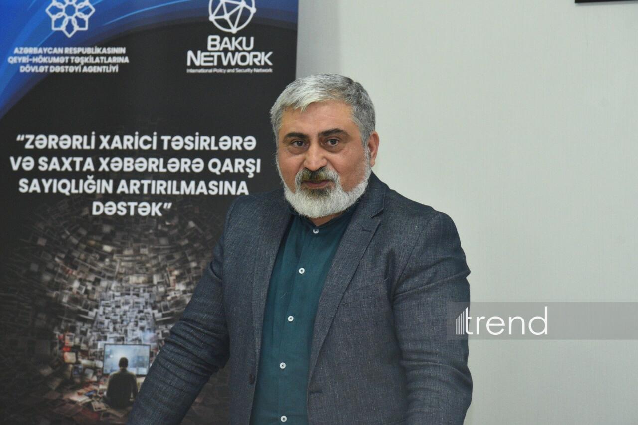 “Zərərli xarici təsirlərə və saxta xəbərlərə qarşı sayıqlığın artırılmasına dəstək” layihəsi çərçivəsində İlahiyyat İnstitutu tələbələri ilə görüş keçirilib