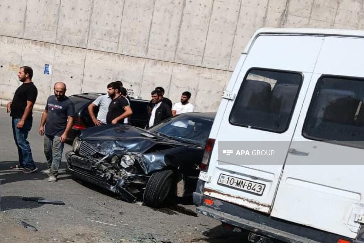 Avtomobil mikroavtobusla toqquşub, xəsarət alanlar var