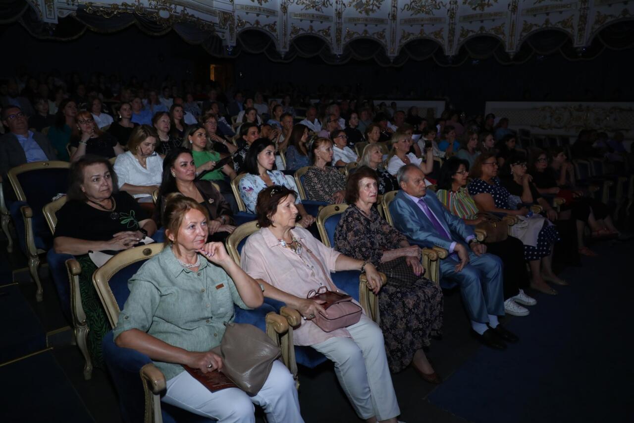 В Баку представлен яркий театрализованный концерт "Музыкальный мир Булгакова"