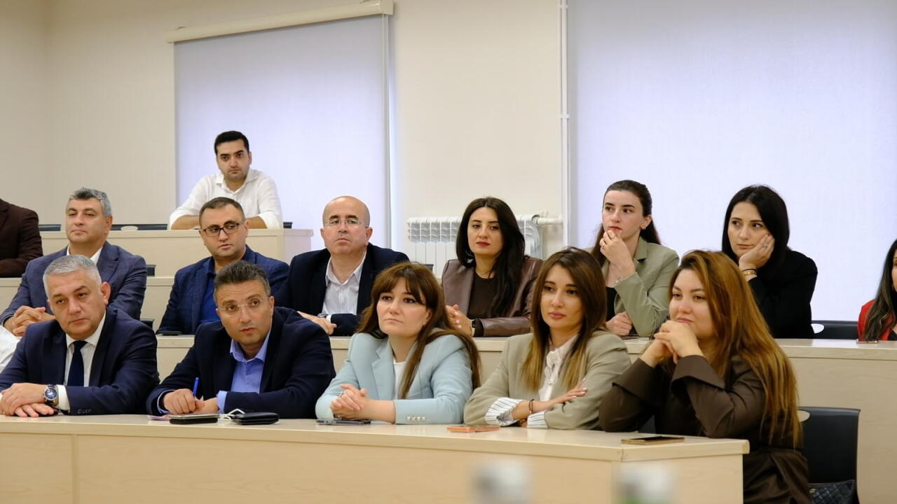 Əlaqələndirmə Qərargahının İdarələrarası Mərkəzinin nəzdindəki İşçi Qrupu Qarabağ Universitetində tələbə və inflüenserlərlə görüşüb