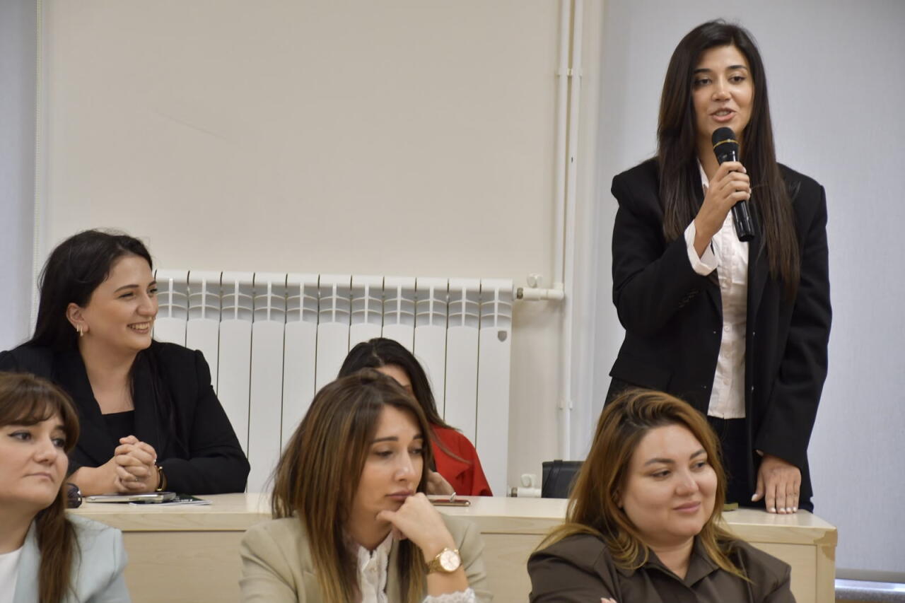 Əlaqələndirmə Qərargahının İdarələrarası Mərkəzinin nəzdindəki İşçi Qrupu Qarabağ Universitetində tələbə və inflüenserlərlə görüşüb