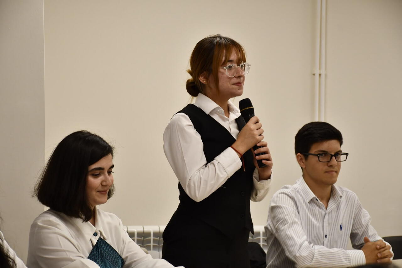 Əlaqələndirmə Qərargahının İdarələrarası Mərkəzinin nəzdindəki İşçi Qrupu Qarabağ Universitetində tələbə və inflüenserlərlə görüşüb