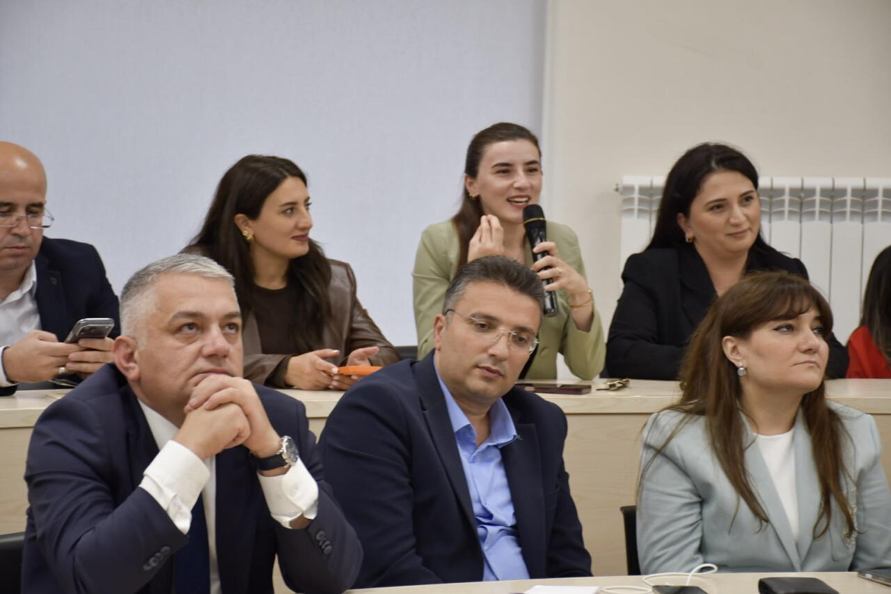 Əlaqələndirmə Qərargahının İdarələrarası Mərkəzinin nəzdindəki İşçi Qrupu Qarabağ Universitetində tələbə və inflüenserlərlə görüşüb