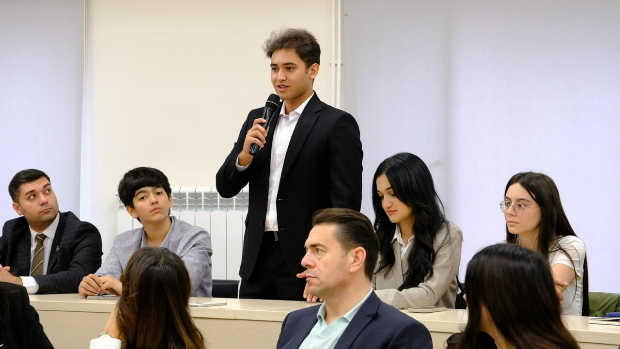 Əlaqələndirmə Qərargahının İdarələrarası Mərkəzinin nəzdindəki İşçi Qrupu Qarabağ Universitetində tələbə və inflüenserlərlə görüşüb