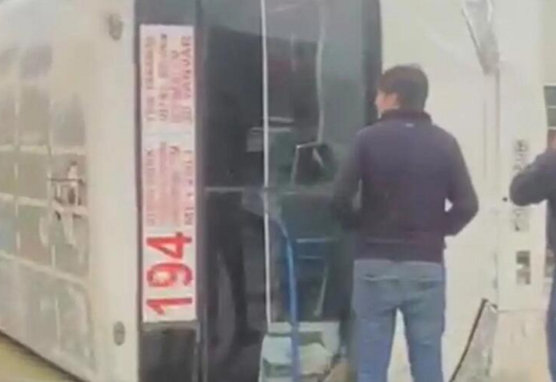 Bakıda aşan avtobusda xəsarət alanların vəziyyəti açıqlandı