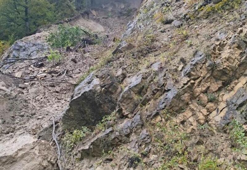 На дороге в Хыналыг сошел оползень