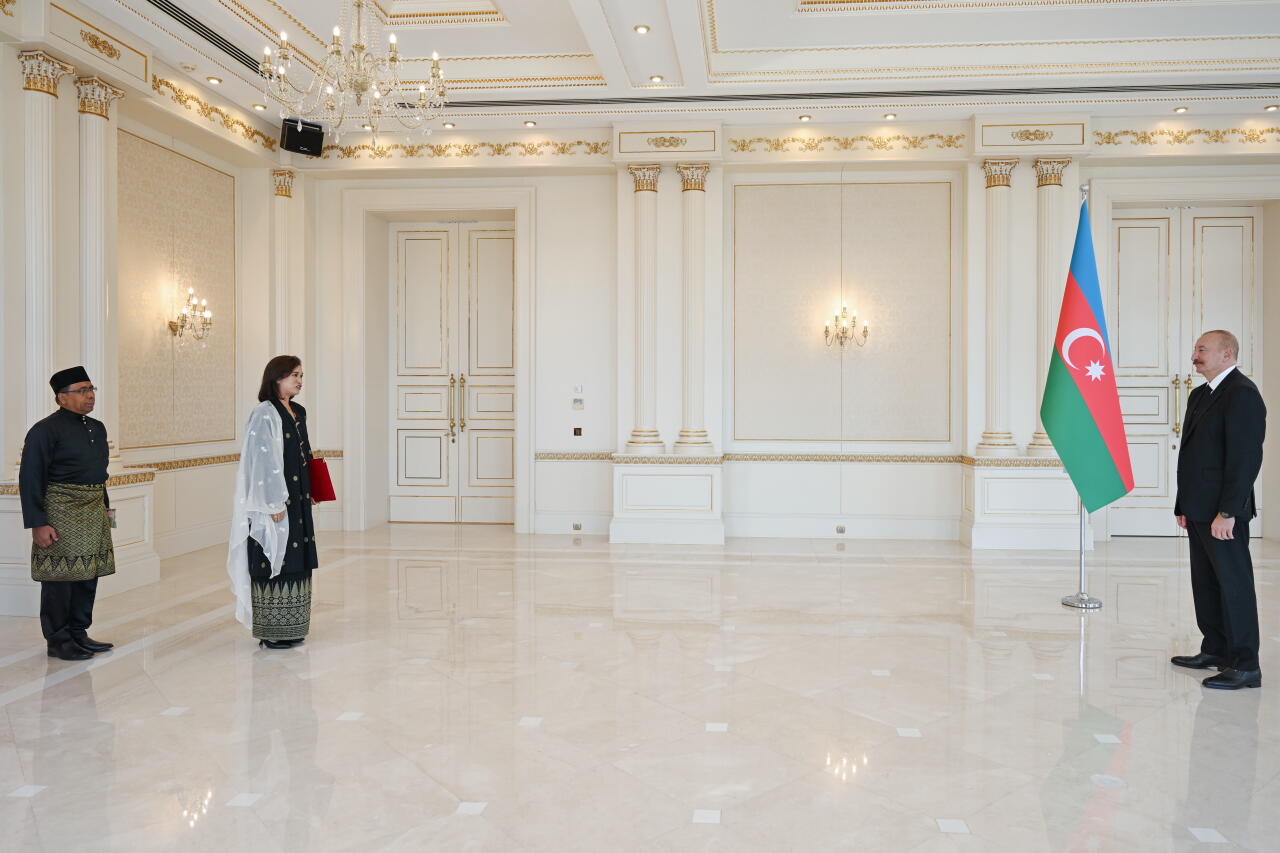Президент Ильхам Алиев принял новоназначенного посла Малайзии