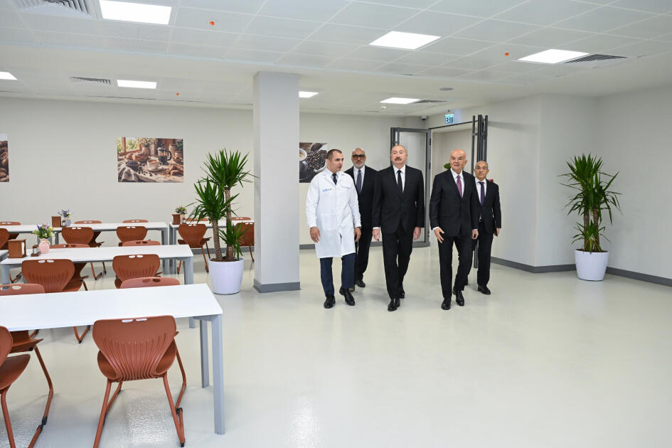 Президент Ильхам Алиев принял участие в открытии предприятия по производству лекарственных препаратов в Пираллахинском промышленном парке